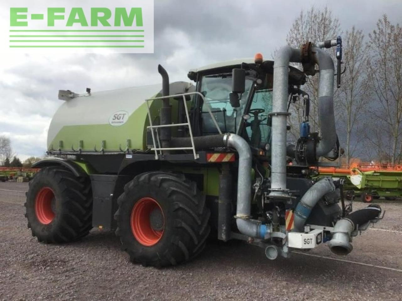 Self-propelled sprayer CLAAS xerion 3800 saddle trac: picture 3