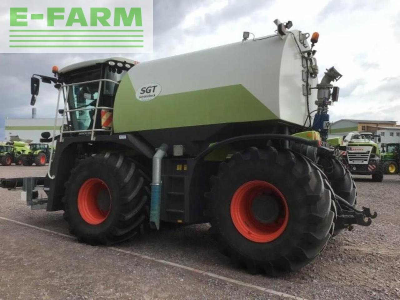 Self-propelled sprayer CLAAS xerion 3800 saddle trac: picture 6