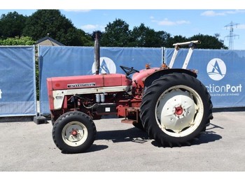 International 453 - Farm tractor
