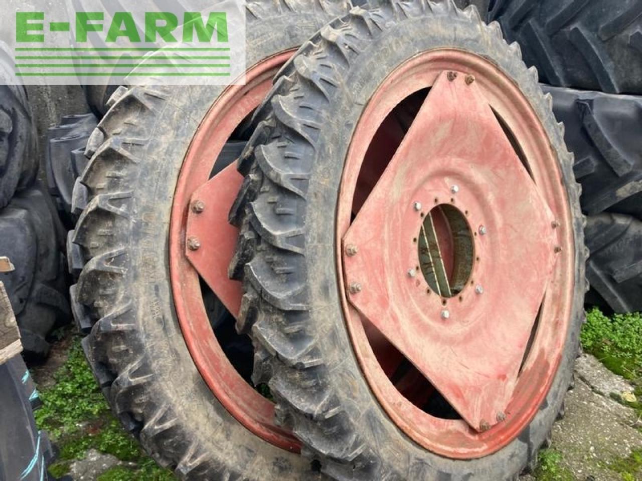 Farm tractor John Deere 3650: picture 18