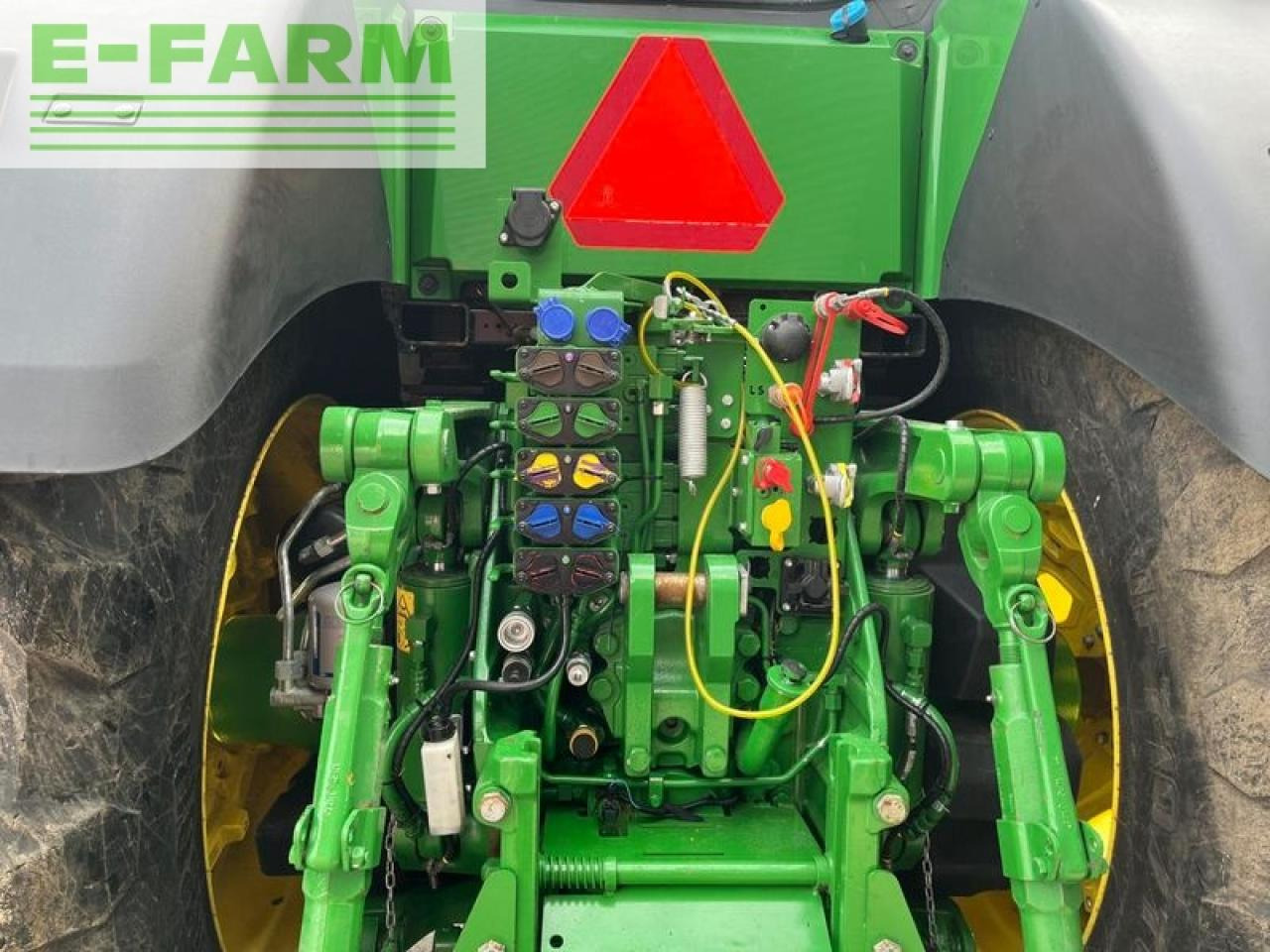 Farm tractor John Deere 8r 340: picture 13