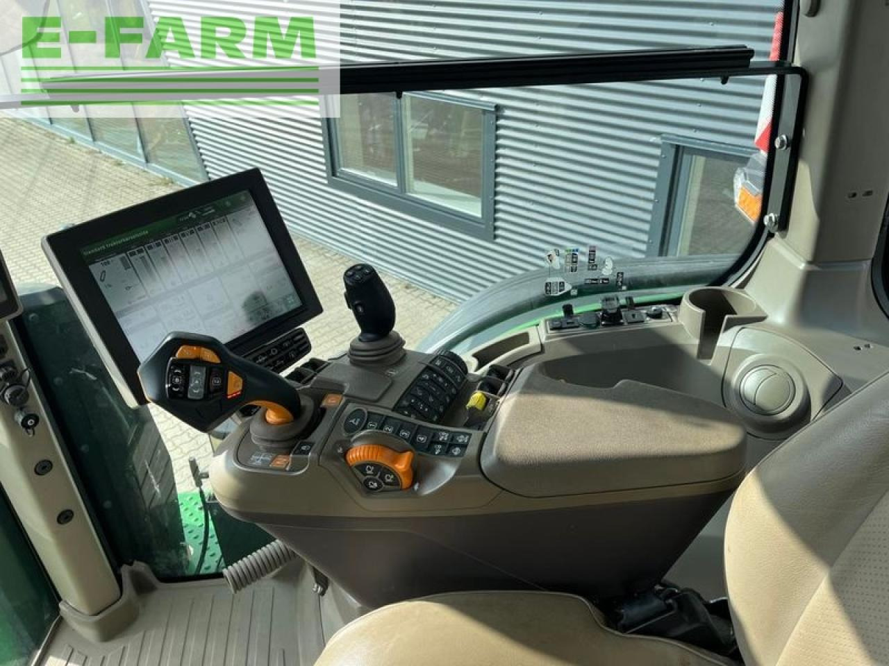 Farm tractor John Deere 8r 340: picture 10