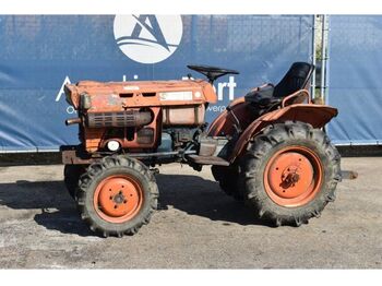 Compact tractor Kubota B7100D: picture 1
