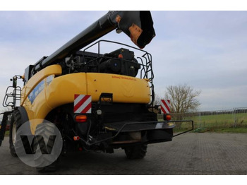Combine harvester New Holland CR 9090 Allrad: picture 3