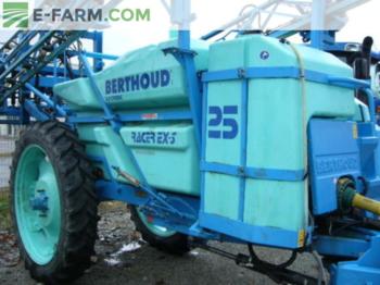 Berthoud RACER 25 - Trailed sprayer
