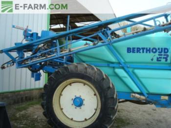 Berthoud RACER 3200 l 28 m - Trailed sprayer
