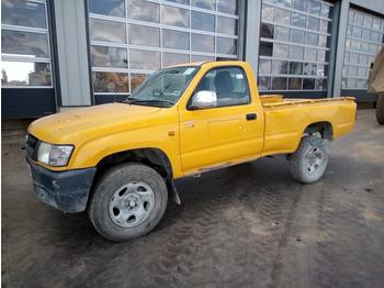 Pickup truck 2003 Toyota Hilux: picture 1