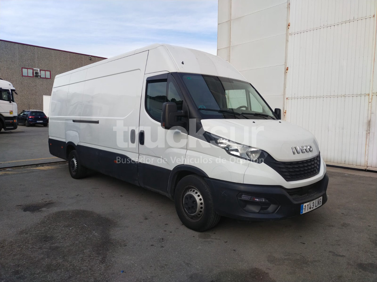 Box van IVECO DAILY 35S16: picture 2