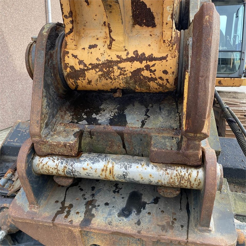 Crawler excavator Case CX240 B: picture 28