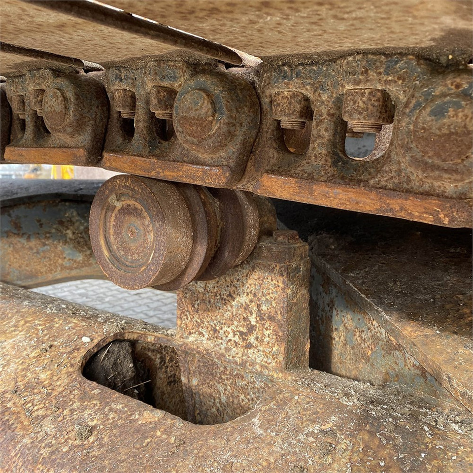 Crawler excavator Case CX240 B: picture 38