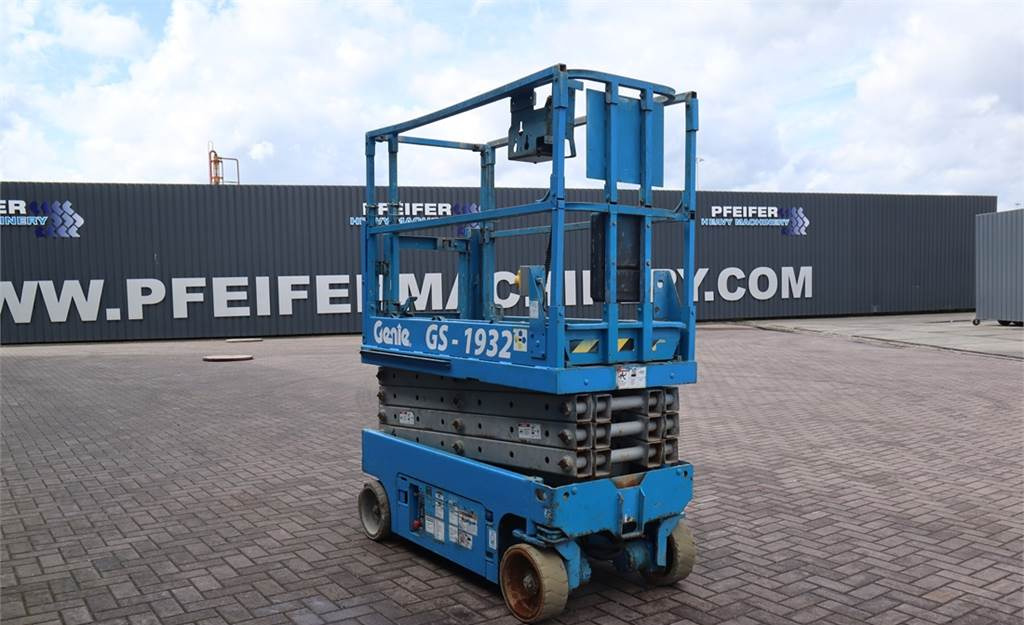 Scissor lift Genie GS1932 Electric, Working Height 7.8 m, 227kg Capac: picture 7