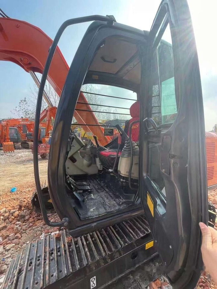 Crawler excavator Hitachi ZX70: picture 2