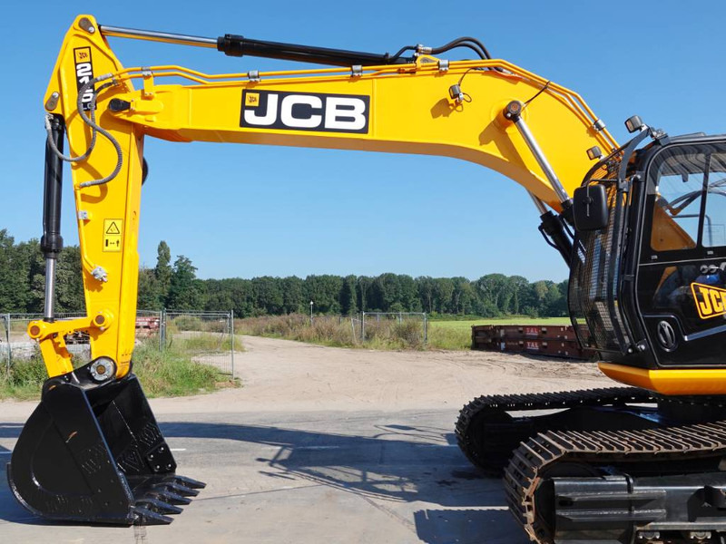 New Crawler excavator JCB 215LC - New / Unused / Hammer Lines: picture 11
