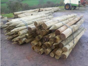 Forestry equipment Bundle of Timber Posts (2 of): picture 1