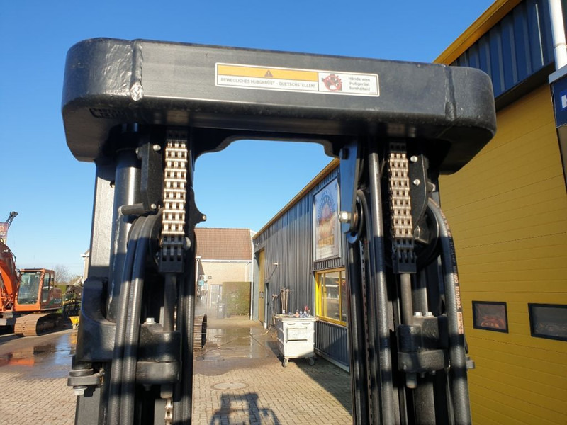 LPG forklift Hyster H3.0XT: picture 13