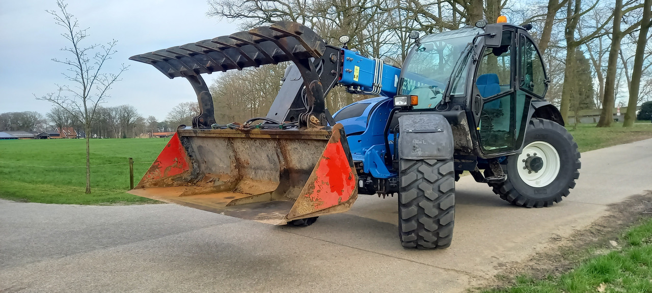 Telescopic handler NEW HOLLAND LM 7.35: picture 14