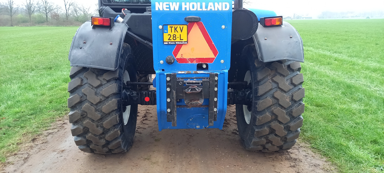 Telescopic handler NEW HOLLAND LM 7.35: picture 8