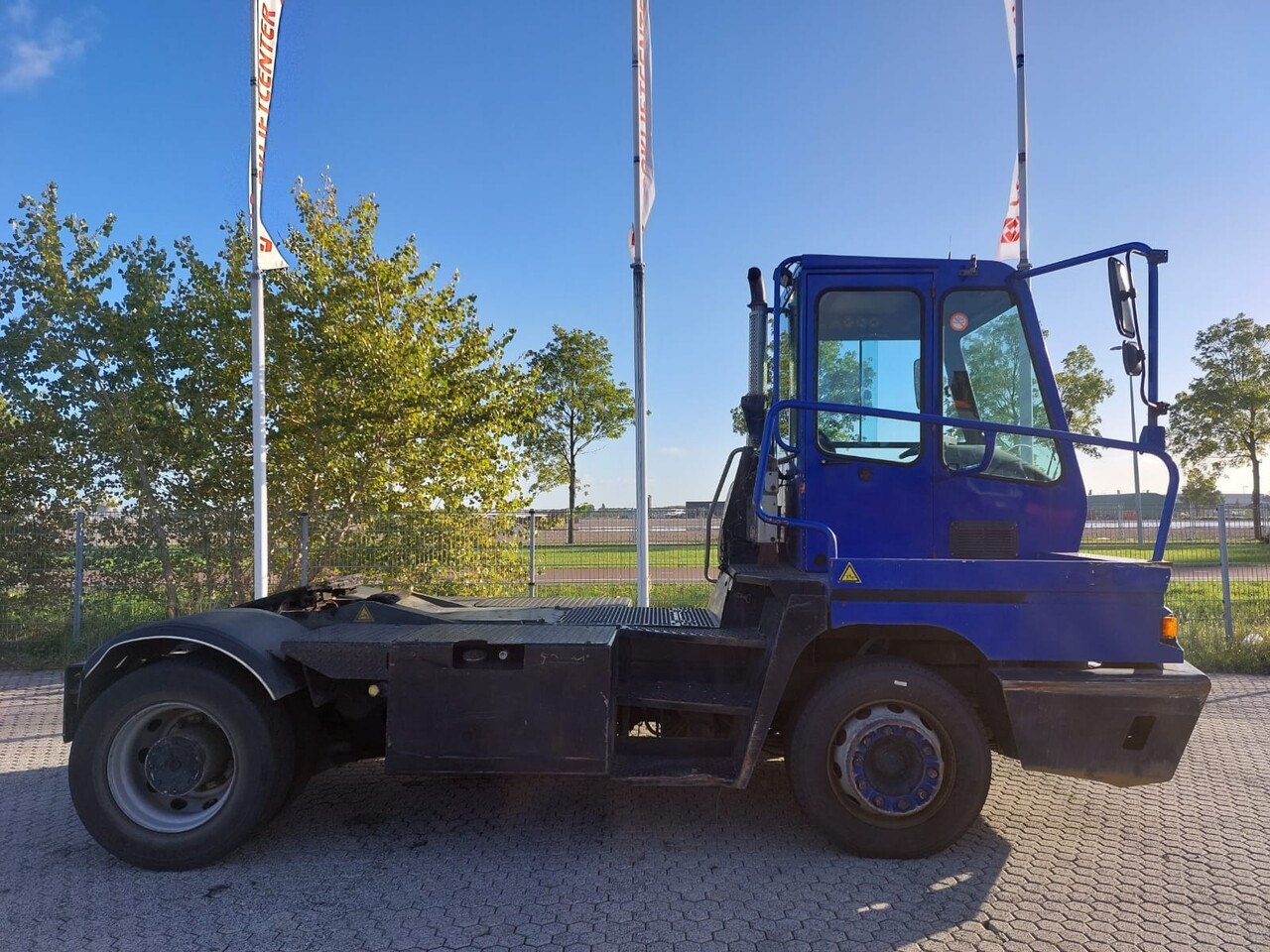 Terminal tractor TERBERG YT182: picture 3