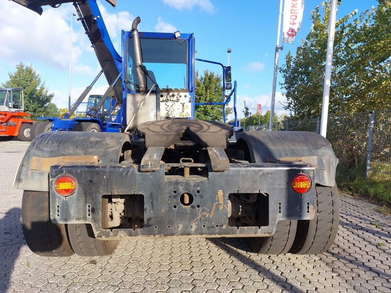Terminal tractor TERBERG YT182: picture 8
