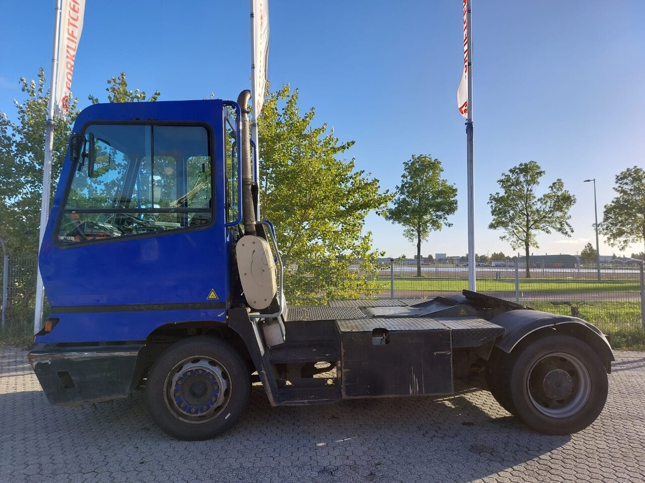 Terminal tractor TERBERG YT182: picture 4