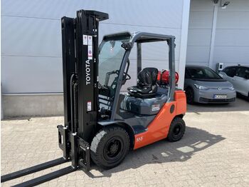 LPG forklift Toyota 02-8 FGF 25: picture 1