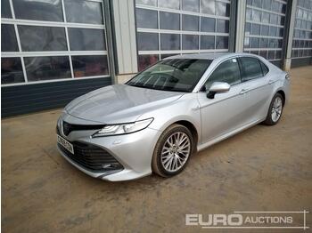 Car 2019 Toyota Camry: picture 1