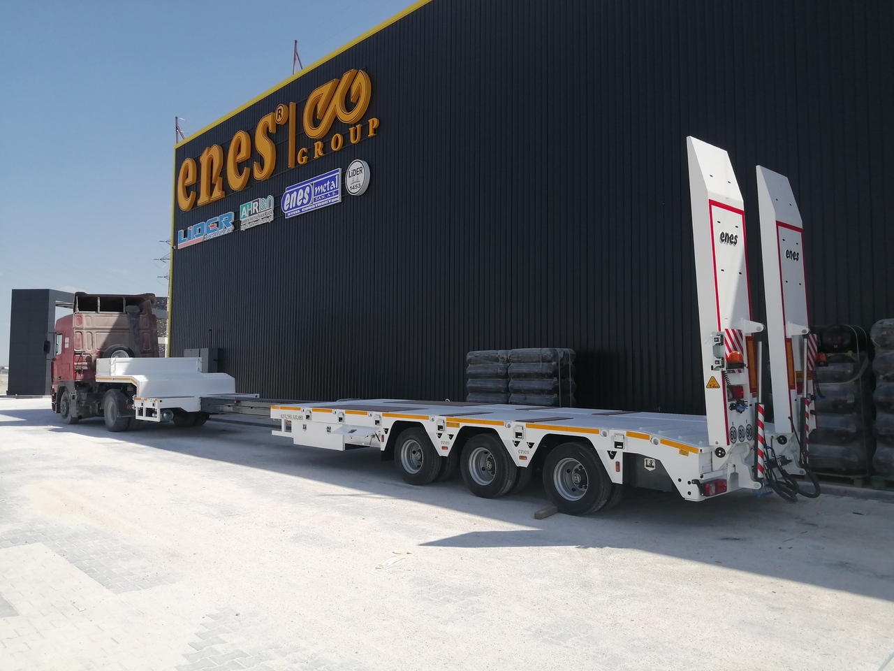 New Low loader semi-trailer for transportation of heavy machinery LIDER 2024  READY IN STOCK 50 TONS CAPACITY LOWBED: picture 15
