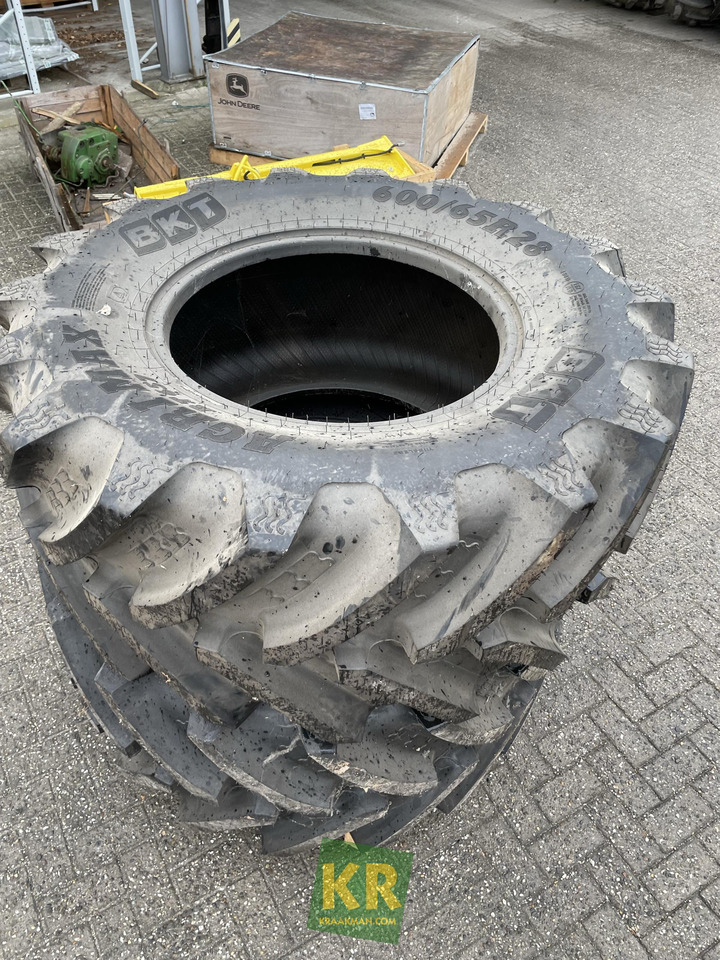 New Tire for Agricultural machinery 600/65R28 Agrimax RT657 E 154D (NIEUW) BKT: picture 3
