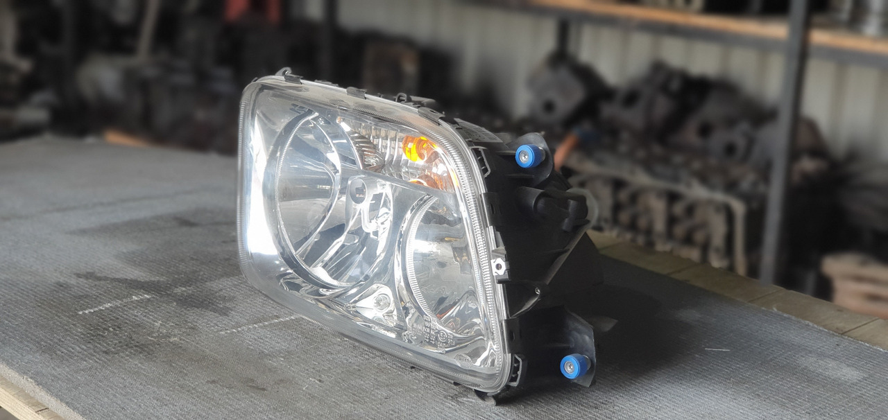 New Lights/ Lighting for Truck ACTROS MP III HEADLIGHT - PASSENGER: picture 2