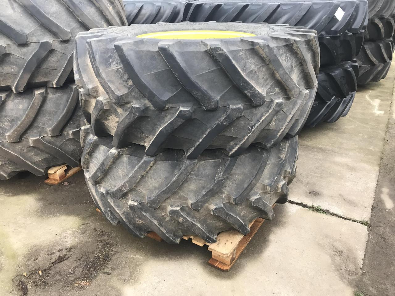 Tire for Agricultural machinery John Deere 600/70R30: picture 5