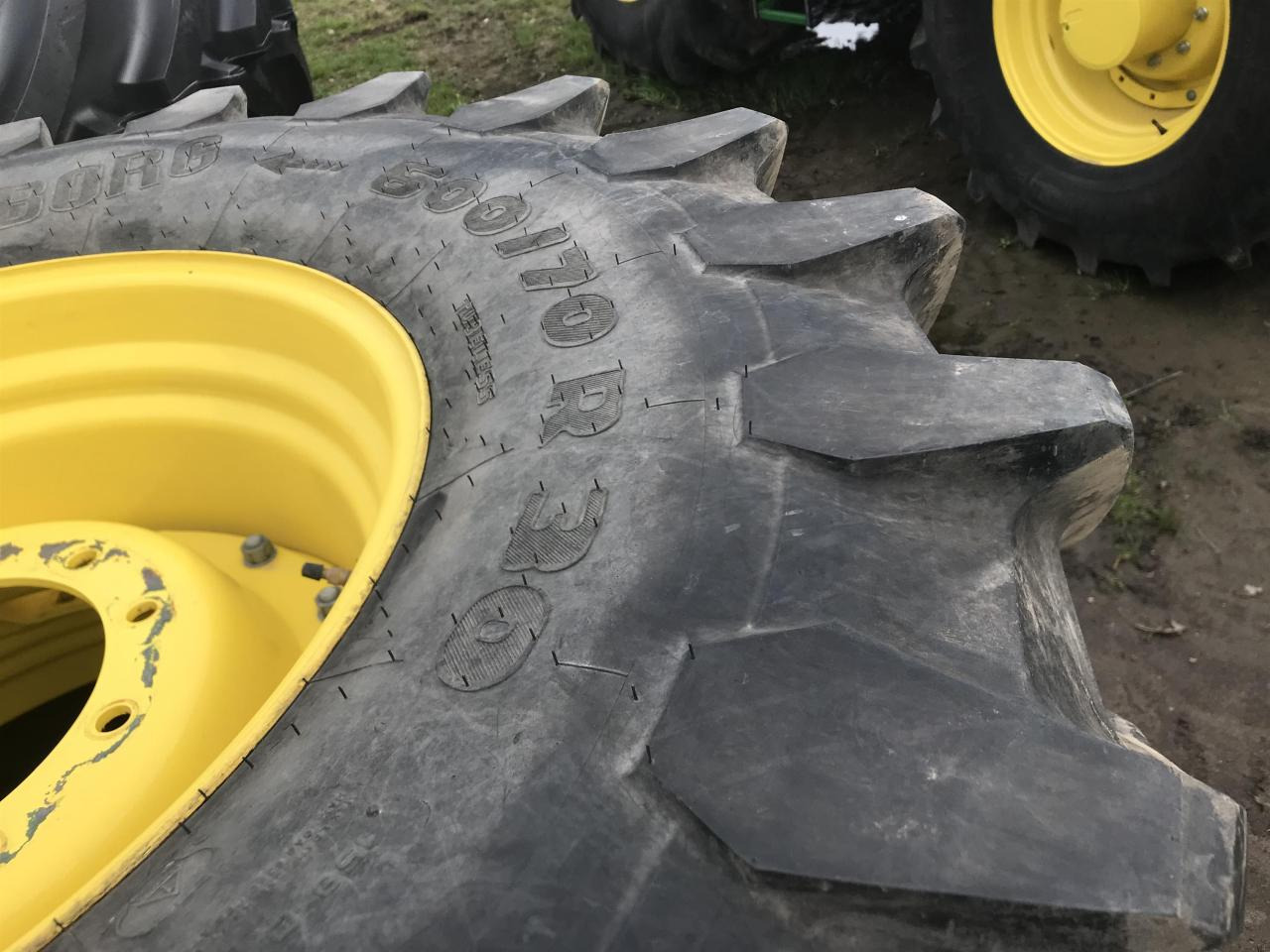 Tire for Agricultural machinery John Deere 600/70R30: picture 2