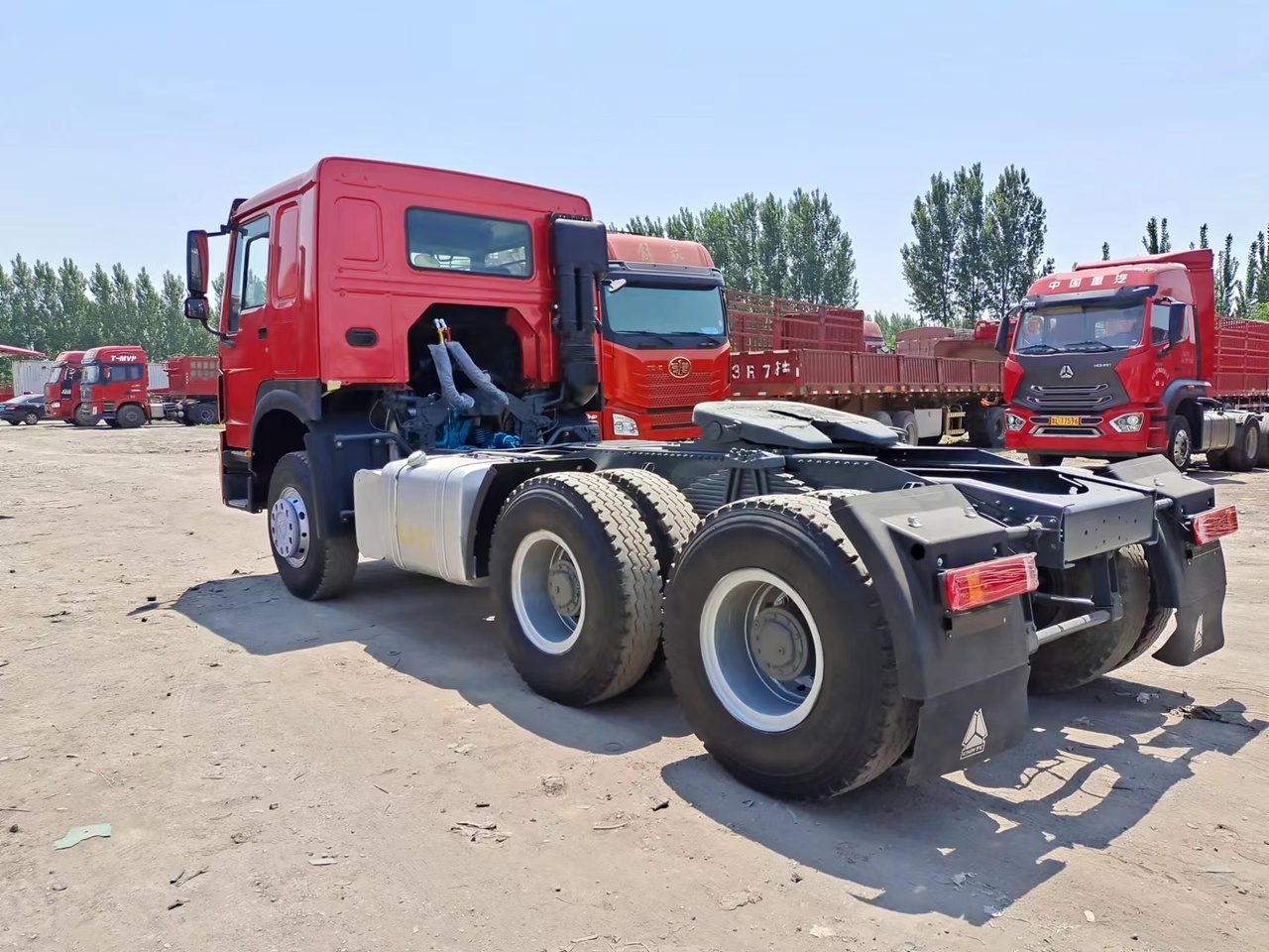 Tractor unit SINOTRUK Howo tractor unit 420: picture 2