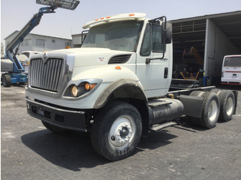 International 7600 - Cab chassis truck