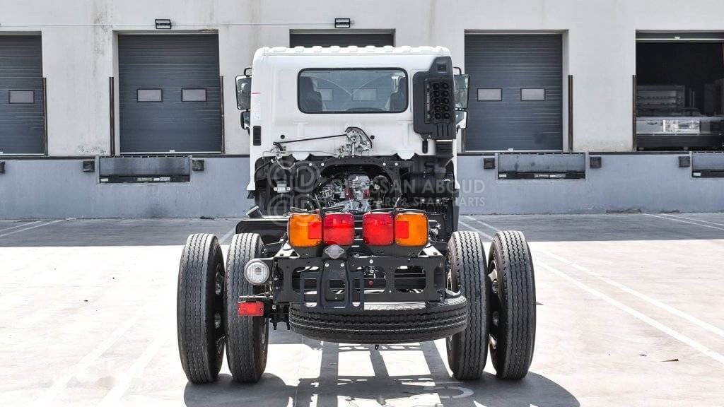 Hino GD - Cab chassis truck: picture 5