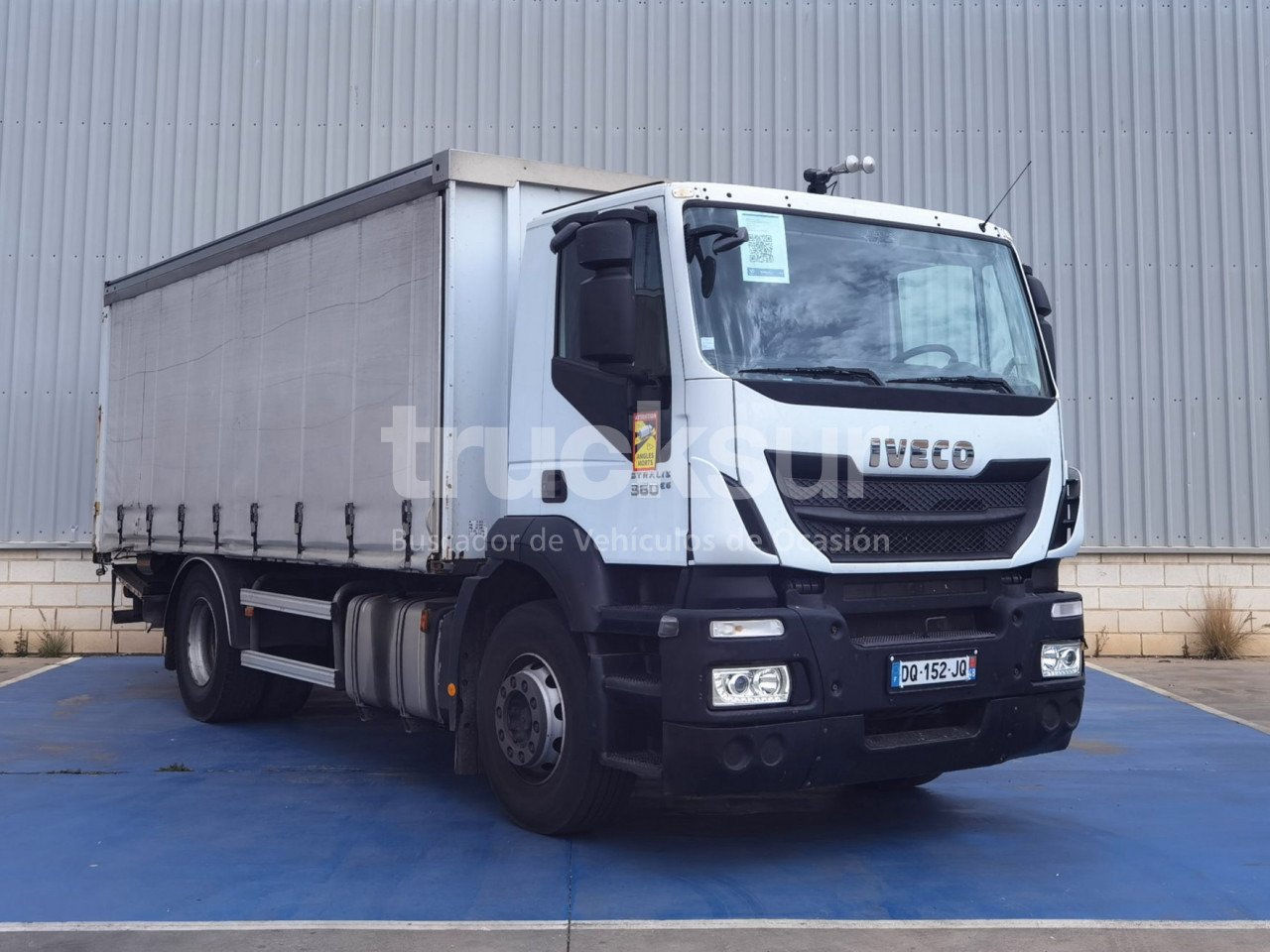 Curtainsider truck IVECO AD190S36: picture 2