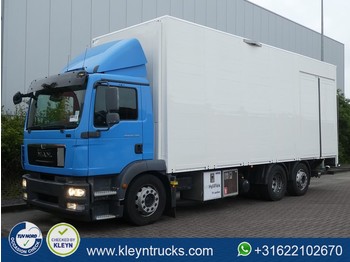 Box truck MAN 26.290 TGM 6x2*4 eev airco lift: picture 1