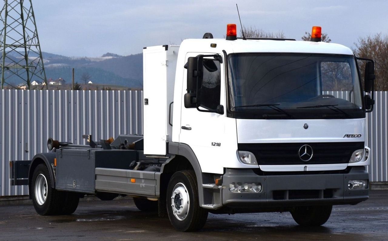 Hook lift truck Mercedes-Benz ATEGO 1218: picture 3