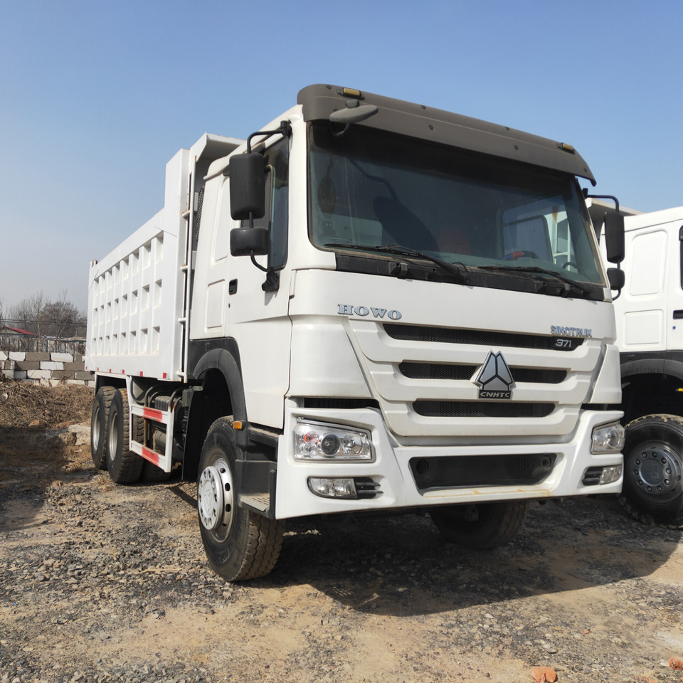 Tipper SINOTRUK HOWO 371 dump truck China 6x4 drive tipper lorry: picture 2