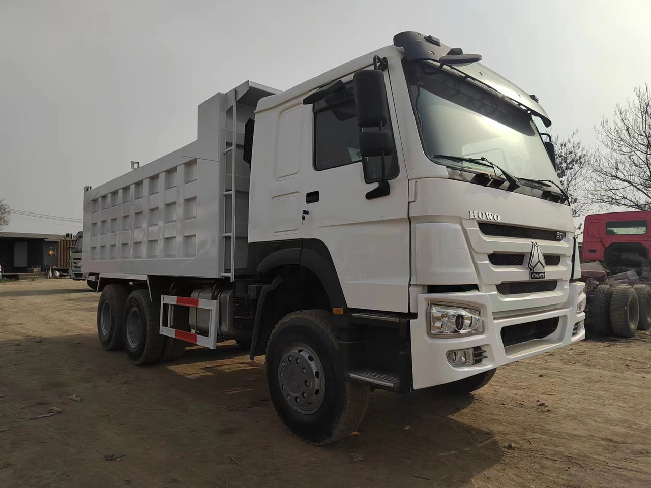 Tipper SINOTRUK HOWO 6x4 drive dump truck China 10 wheels tipper lorry: picture 2