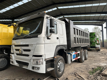 Tipper for transportation of silos SINOTRUK HOWO Dump truck 371 6x4: picture 2