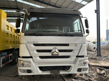 Tipper for transportation of silos SINOTRUK HOWO Dump truck 371 6x4: picture 3