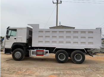 Tipper for transportation of heavy machinery SINOTRUK HOWO Dump truck 371 6x4: picture 2