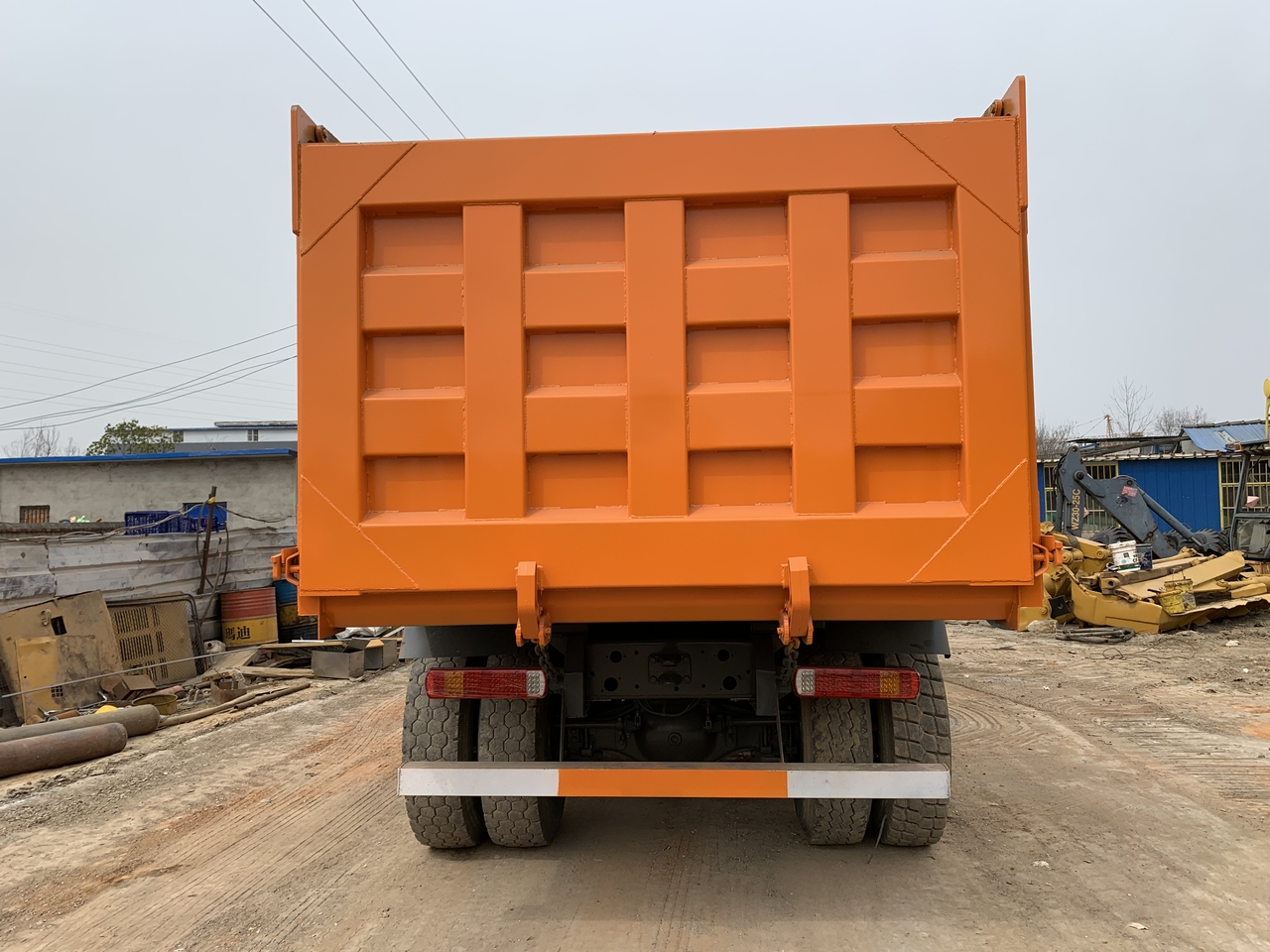 Tipper for transportation of heavy machinery SINOTRUK Howo 371 Dump truck: picture 5