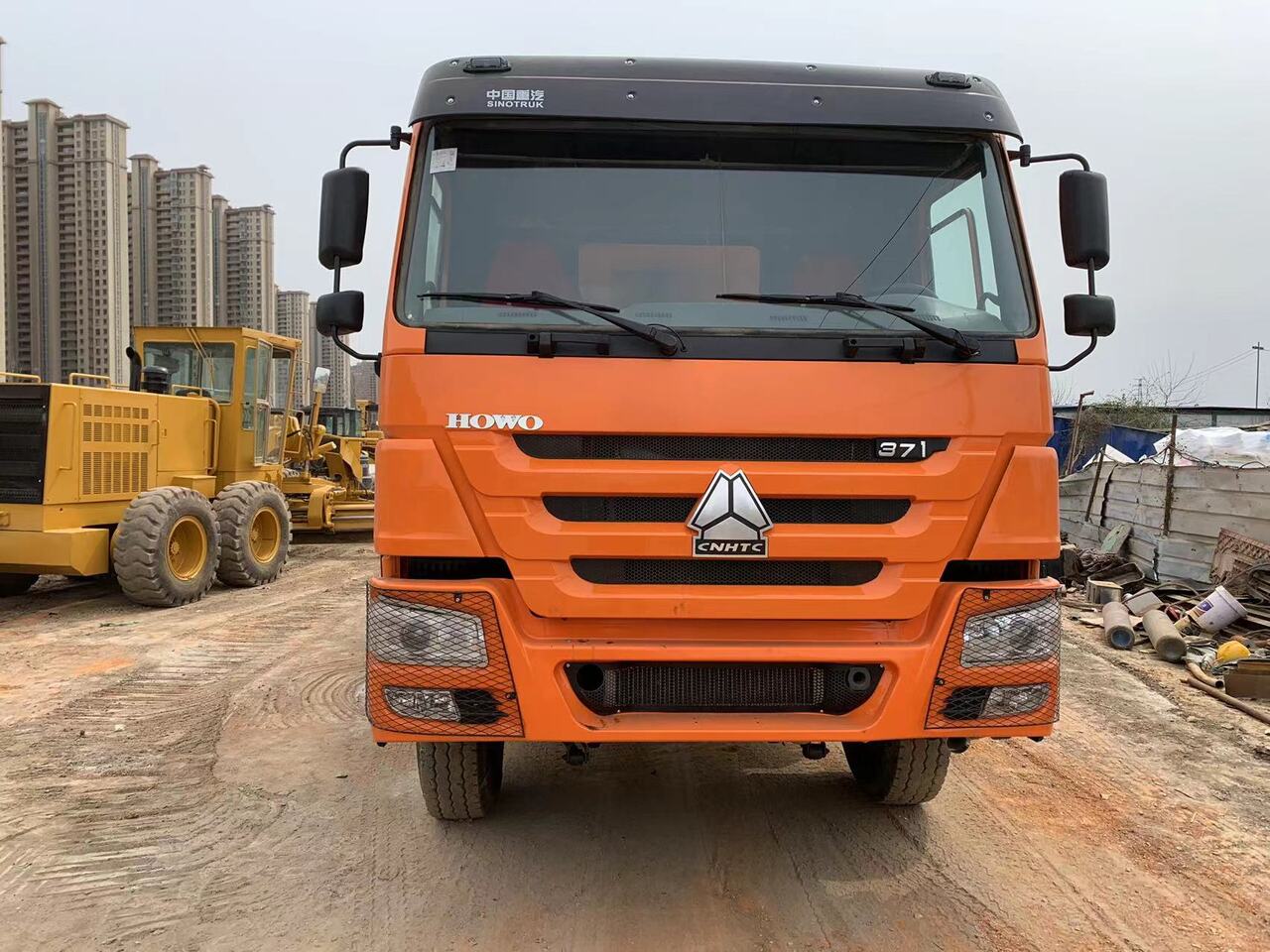 Tipper for transportation of heavy machinery SINOTRUK Howo 371 Dump truck: picture 4