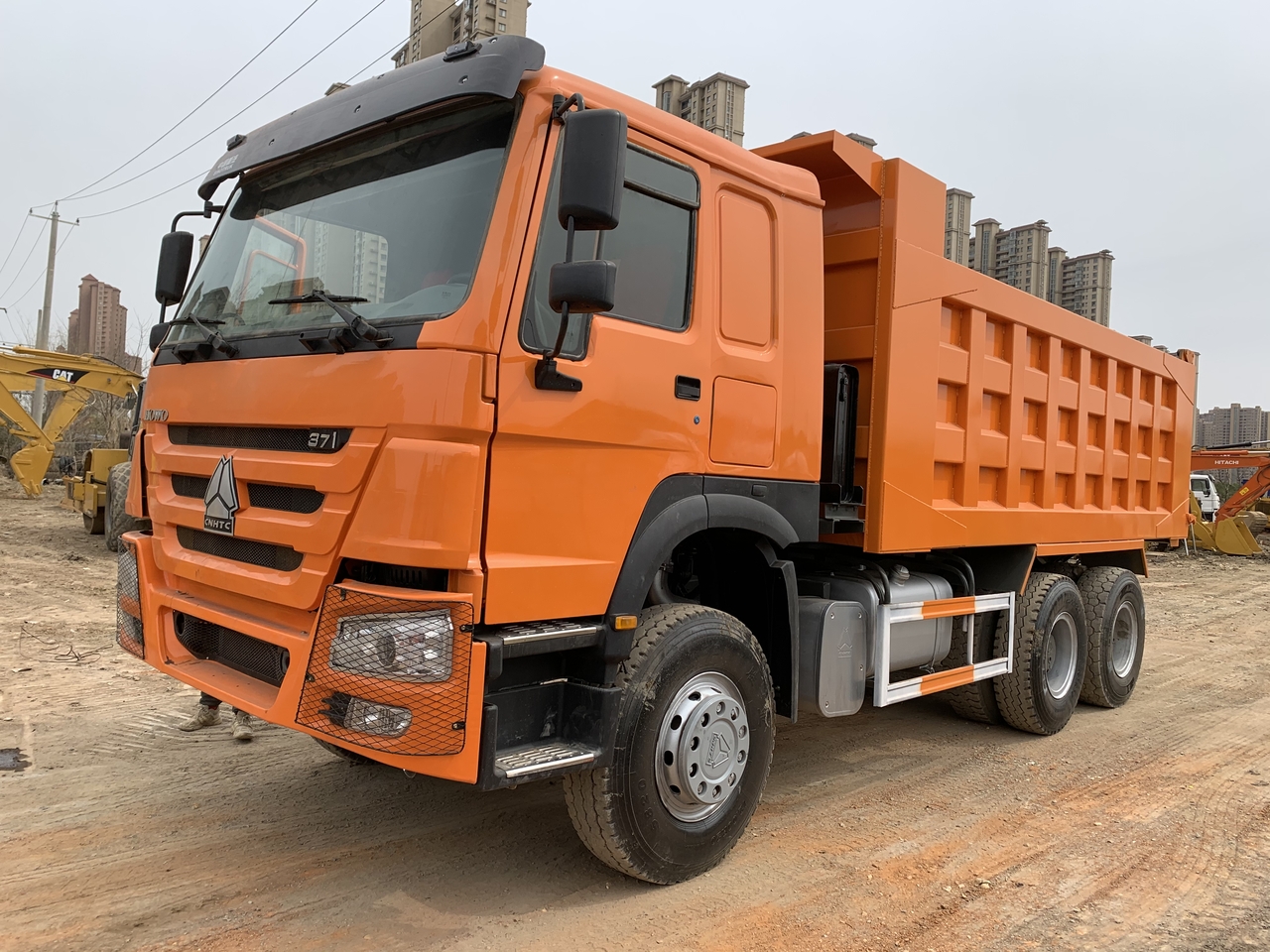 Tipper for transportation of heavy machinery SINOTRUK Howo 371 Dump truck: picture 6
