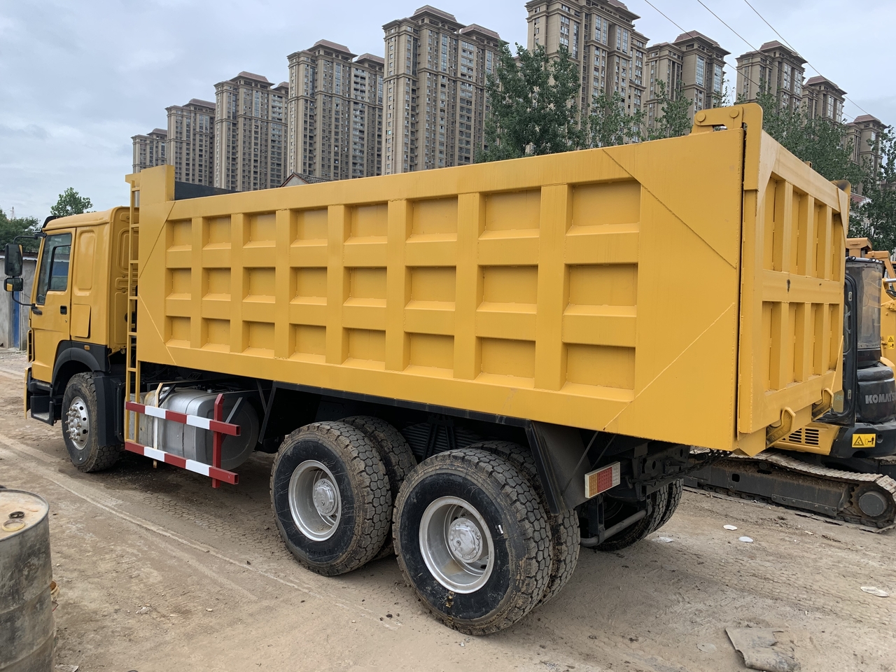 Tipper for transportation of heavy machinery SINOTRUK Howo Dump truck 371: picture 4