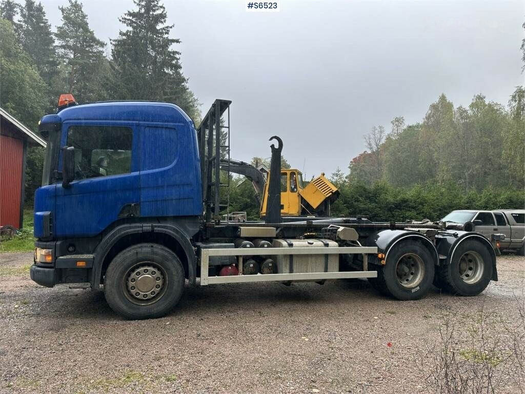 Hook lift truck Scania P124 420 Hook Truck: picture 2