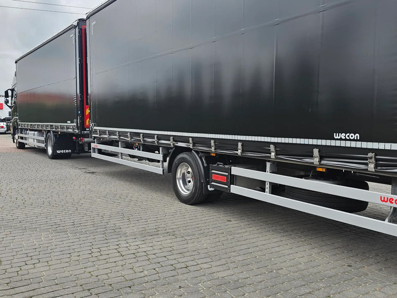 Curtainsider truck VOLVO FH 460: picture 6