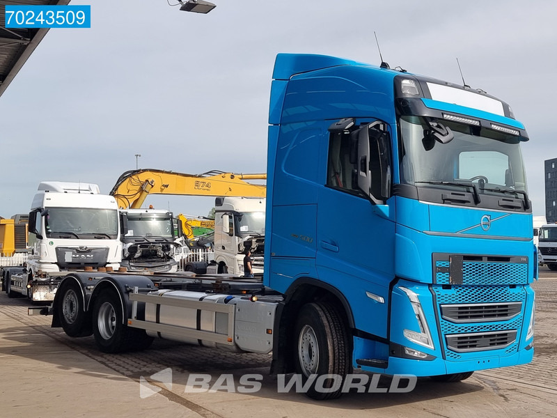 Container transporter/ Swap body truck Volvo FH 500 6X2 New Model! ACC Retarder LED Liftachse Euro 6: picture 15