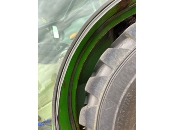 John Deere 2520 - Municipal tractor: picture 2
